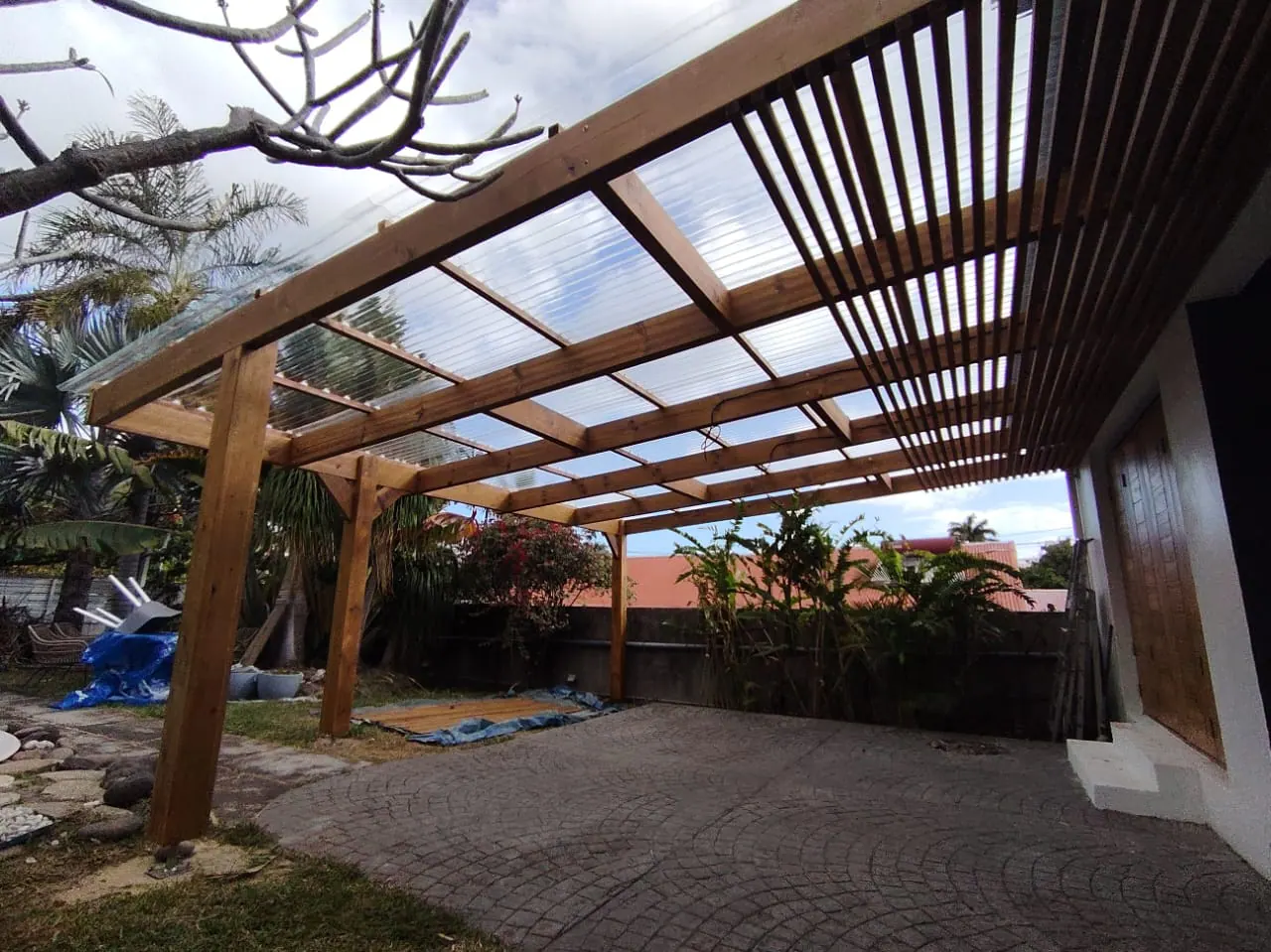 Pergola bois et couverture polycarbonate